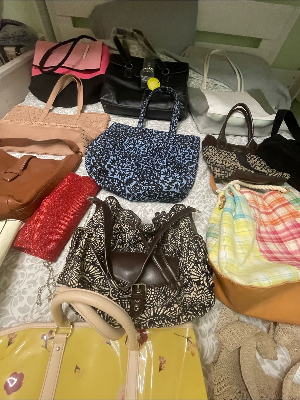 Reseller’s Bundle -16 Assorted Women’s Purses& Tote Bags.